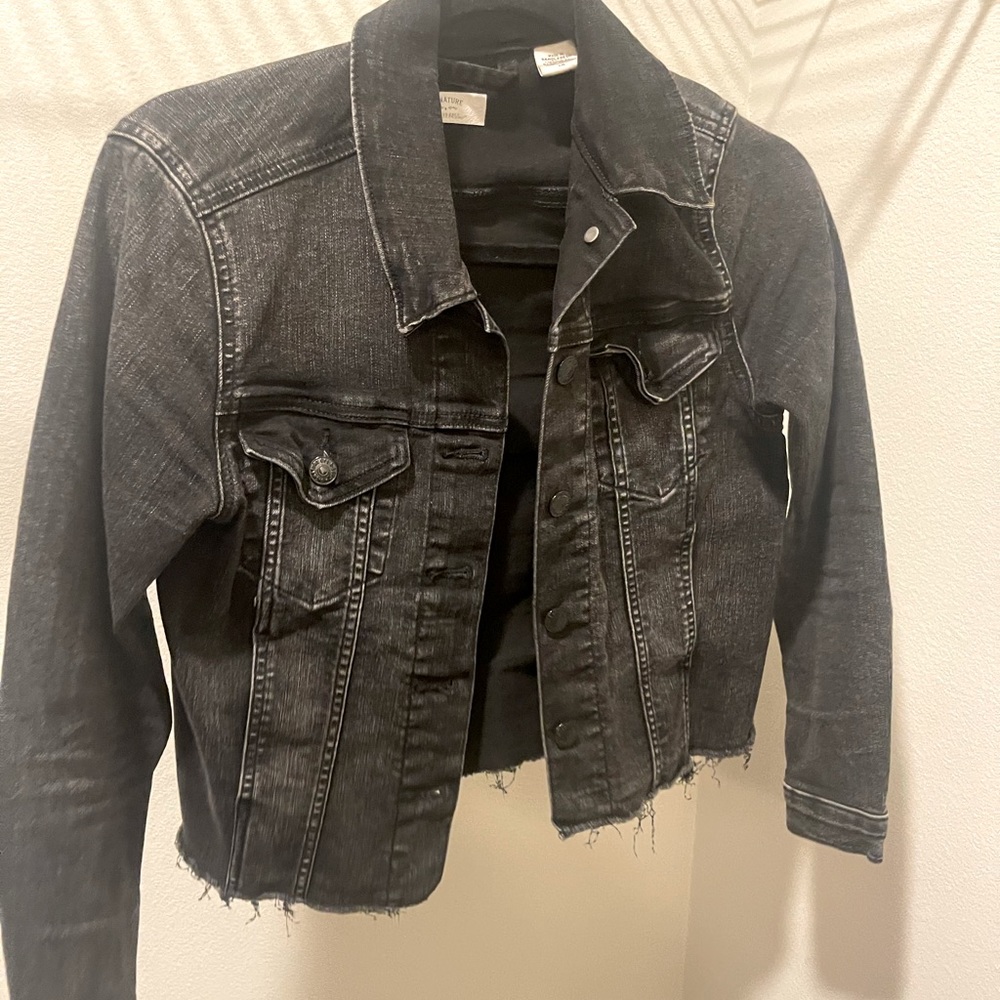 Levi’s black crop denim jacket